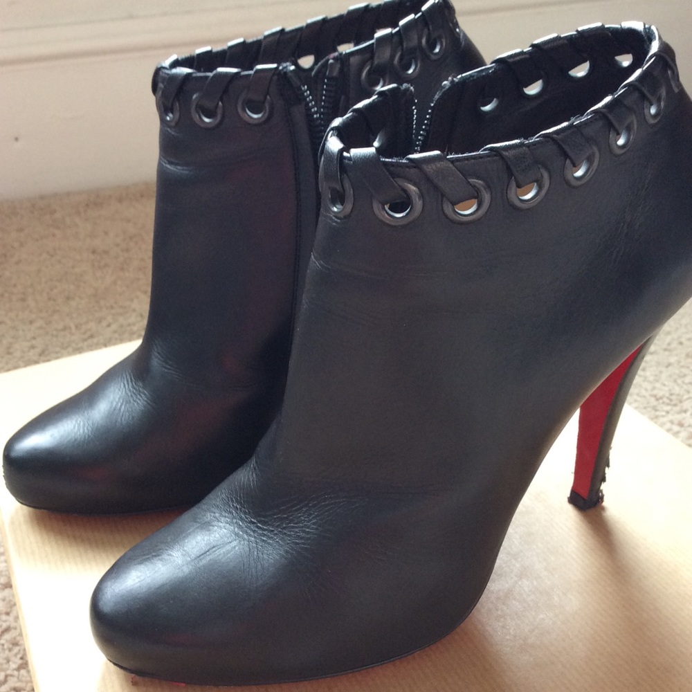 Christian Louboutin Ostri Booty 100 Size 38 Calf